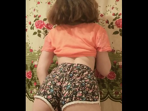 ❤️ סעקסי יונג באַבע סטריפּינג אַוועק איר קורצע הייזלעך אויף אַפּאַראַט באַרען ווידעא ביי אונדז yi.wassell.ru ❌❤